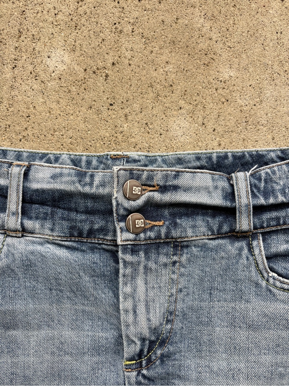 Vintage DC Shoe Co Y2K Low Rise Denim Mini Skirt Acid Wash Womens 27 30x14 - Picture 4 of 4